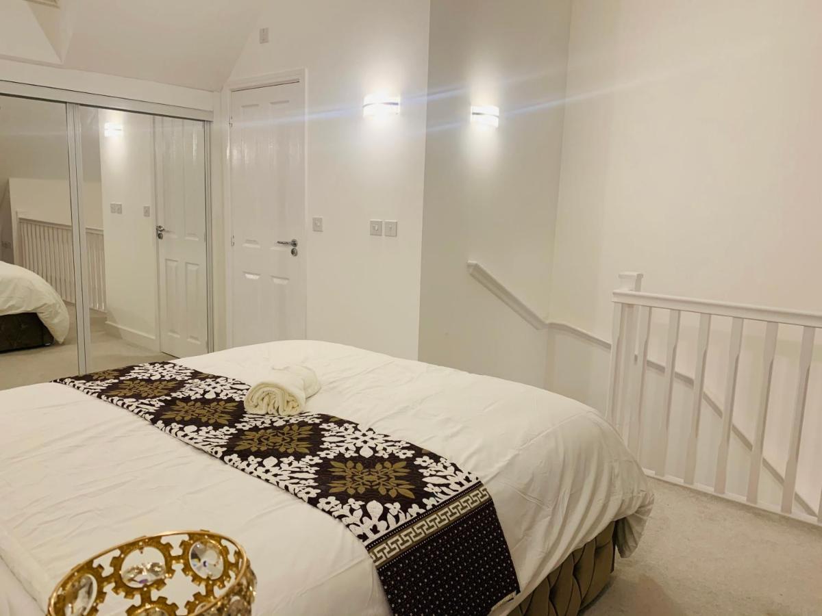 Deluxe En Suite Bedroom With Free On Site Parking Milton Keynes Exterior foto